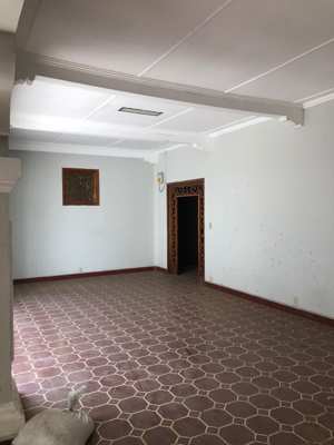 Foto 086 — Pisos e interiores