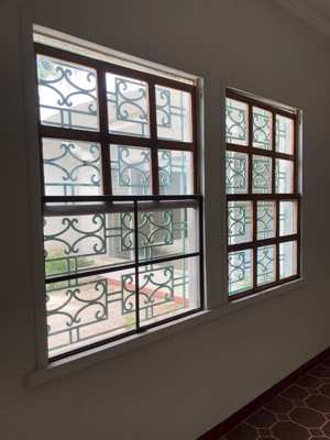 Foto 215 — Puertas, ventanas y herrería